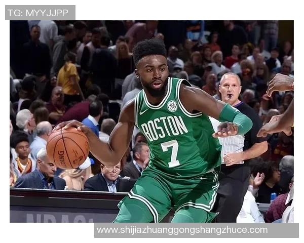 世界第一防守球星的传奇之路与足球场上的铁血防线解析